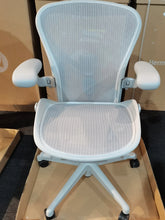 将图片加载到图库查看器,Herman Miller | Aeron Chair With Mineral Frame with Mineral Base