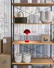 Charger l'image dans la galerie, &TRADITION | Flowerpot VP9 Portable par Verner Panton 1968 - Plusieurs couleurs disponibles
