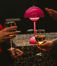 Charger l'image dans la galerie, &TRADITION | Flowerpot VP9 Portable par Verner Panton 1968 - Plusieurs couleurs disponibles