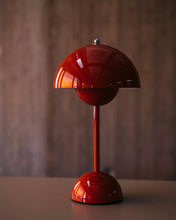 Charger l'image dans la galerie, &TRADITION | Flowerpot VP9 Portable par Verner Panton 1968 - Plusieurs couleurs disponibles