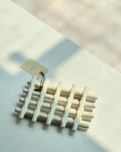 Charger l'image dans la galerie, FERM LIVING | Ceramic Soap Tray - Off White
