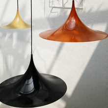 Laden Sie das Bild in den Galerie-Viewer, GUBI | Semi-Pendelleuchte (mehrere Farben erhältlich)