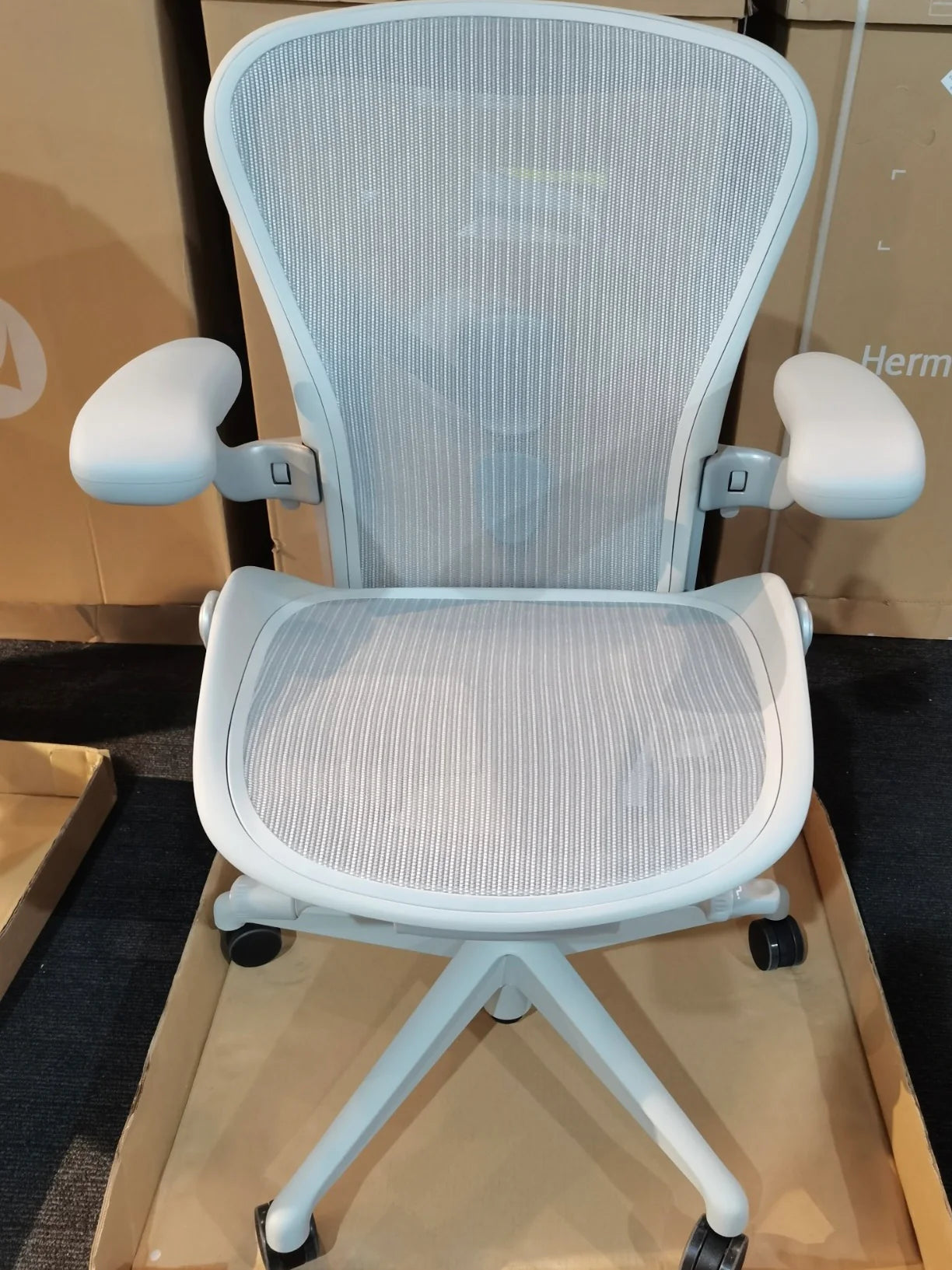 Herman Miller | Aeron Chair With Mineral Frame with Mineral Base