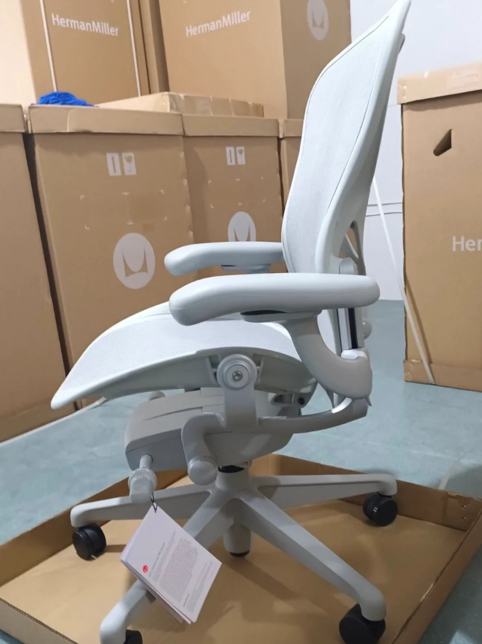 Herman Miller | Aeron Chair With Mineral Frame with Mineral Base
