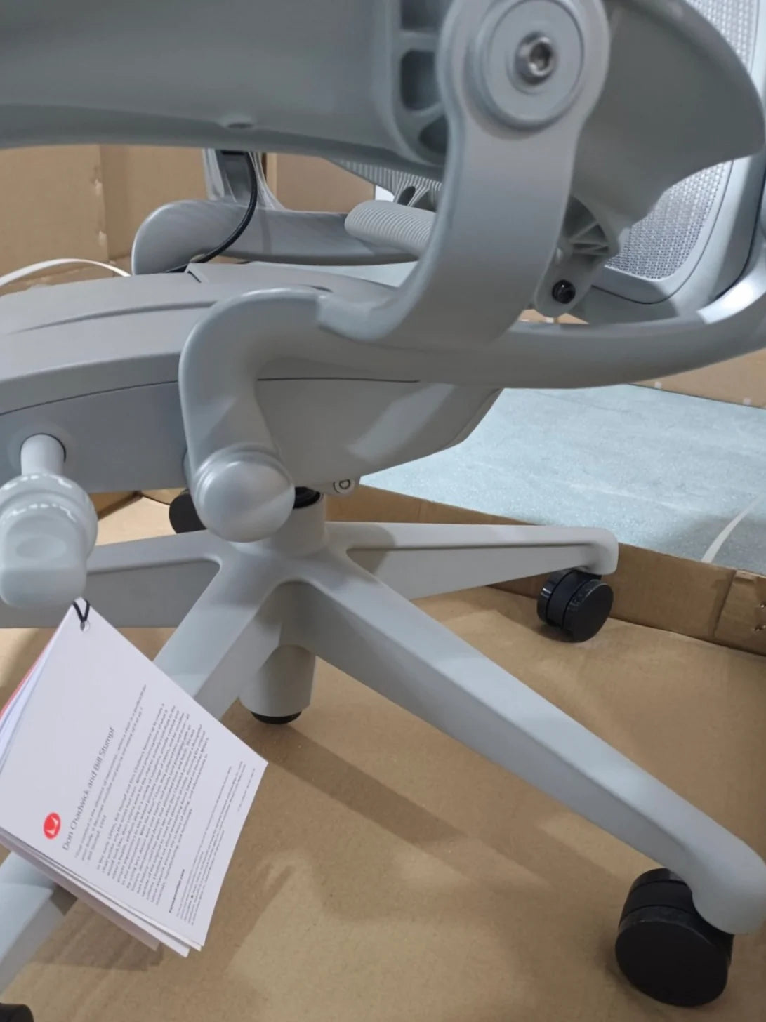 Herman Miller | Aeron Chair With Mineral Frame with Mineral Base