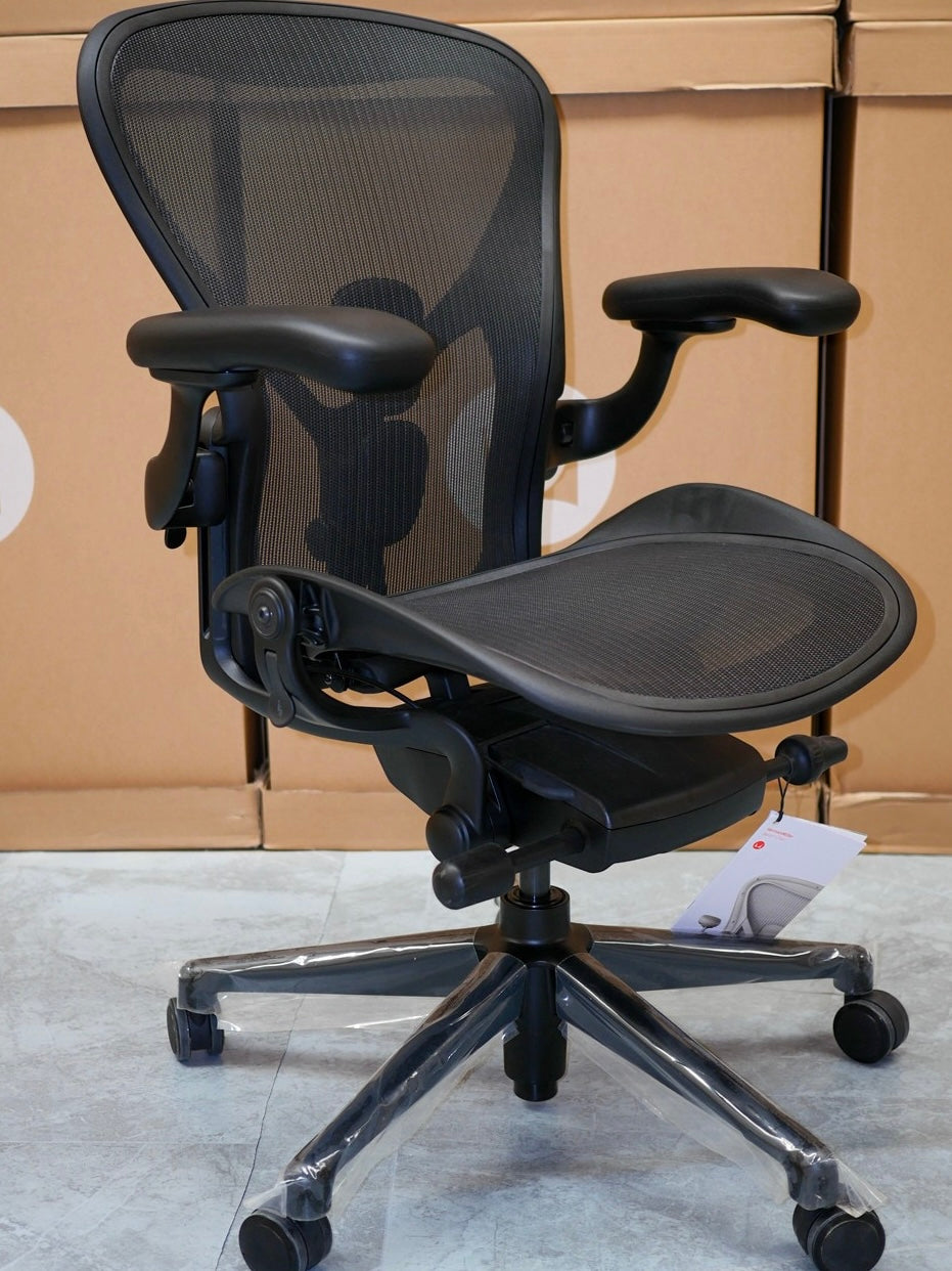 Herman Miller | Aeron Chair With Onyx Frame With Onyx Ultra Matte Finish Aluminum Base
