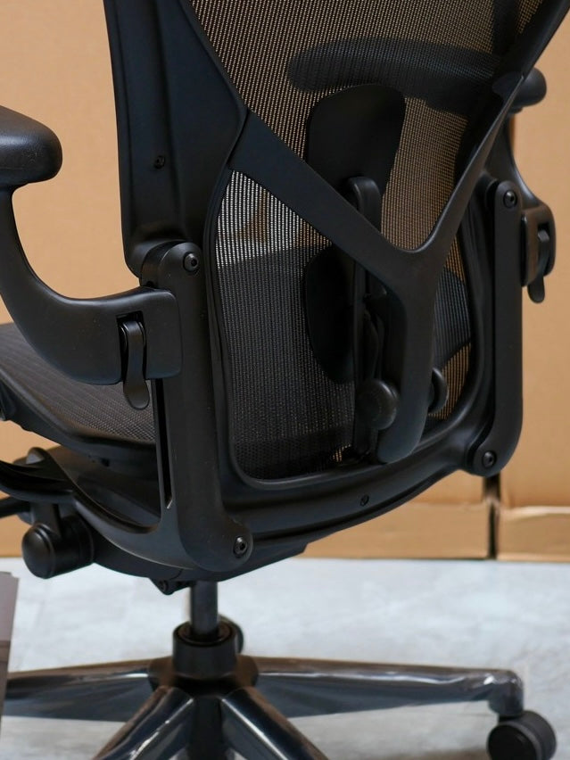 Herman Miller | Aeron Chair With Onyx Frame With Onyx Ultra Matte Finish Aluminum Base