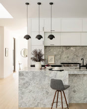 Load image into Gallery viewer, &amp;TRADITION | Flowerpot VP1 VP1 av Verner Panton 1968 - flere farger tilgjengelig
