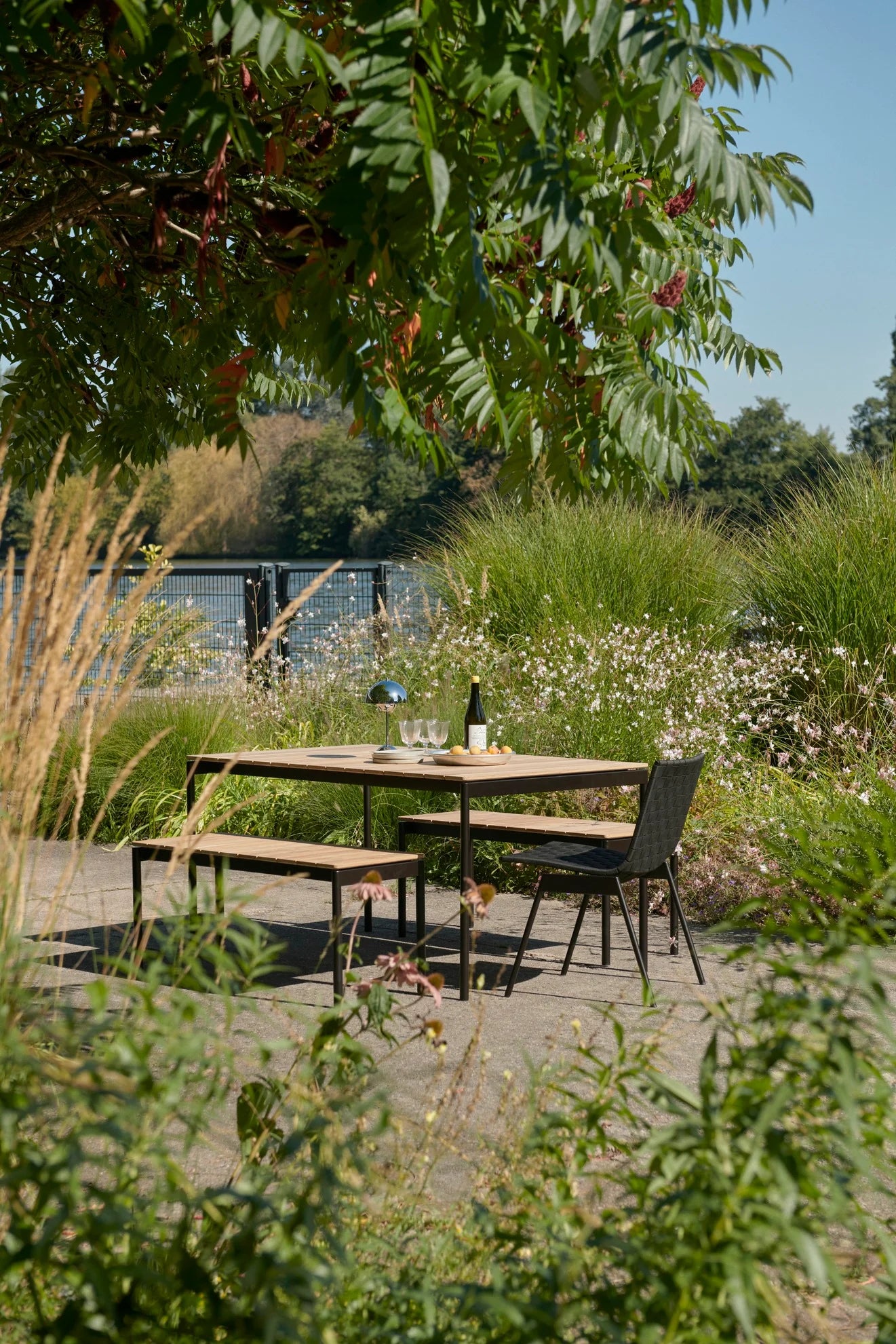 &amp;Tradition | Ville AV33 Outdoor-Beistellstuhl - Warmes Schwarz 