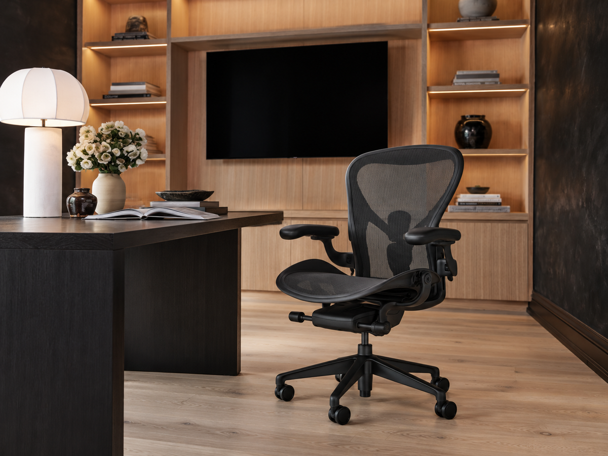 Herman Miller | Aeron Chair With Onyx Frame With Onyx Ultra Matte Finish Aluminum Base