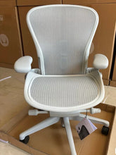 将图片加载到图库查看器，Herman Miller | Aeron Chair With Mineral Frame with Mineral Base

