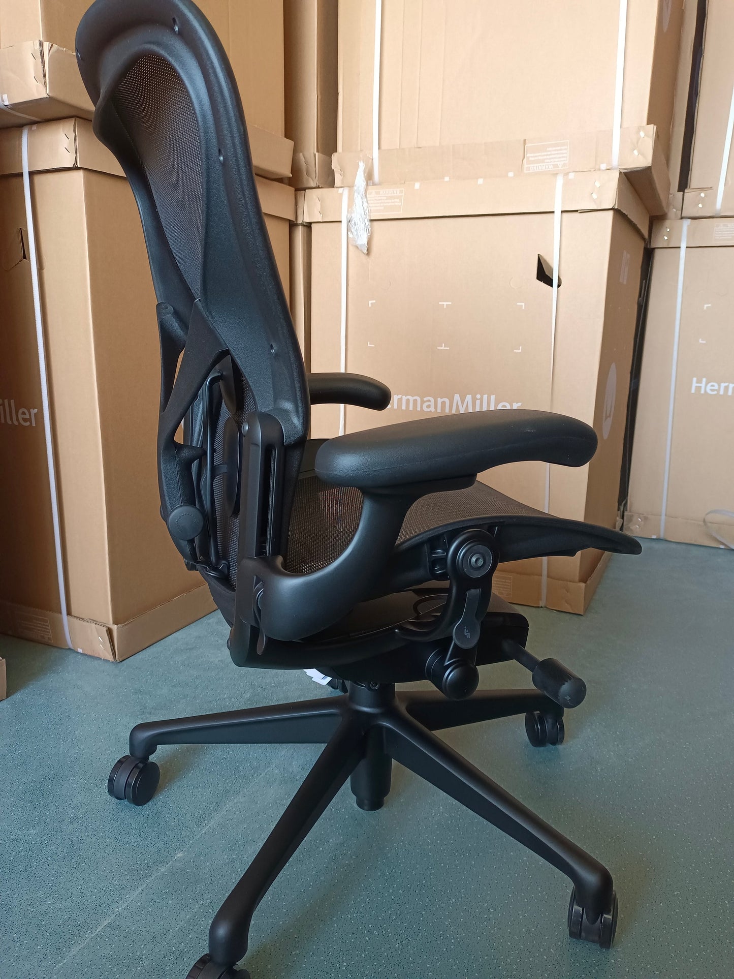 Herman Miller | Aeron Chair With Onyx Frame With Onyx Ultra Matte Finish Aluminum Base