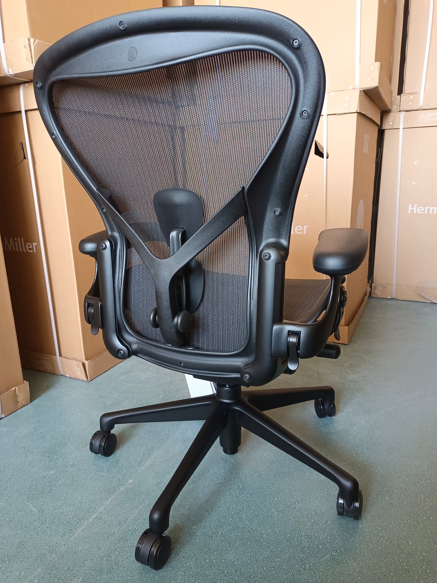 Herman Miller | Aeron Chair With Onyx Frame With Onyx Ultra Matte Finish Aluminum Base