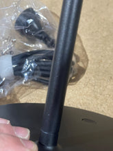 Laden Sie das Bild in den Galerie-Viewer, MUUTO | Tip Tischlampe - Mehrere Ausführungen erhältlich
